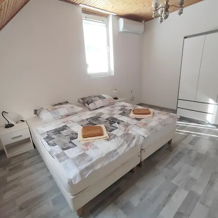 Апартаменты Malomrev Apartmanhaz Бая