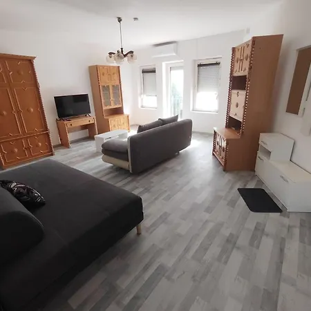 Malomrev Apartmanhaz バヤ
