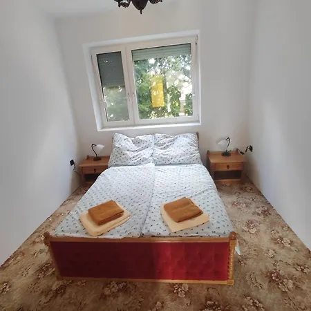 Malomrev Apartmanhaz * バヤ