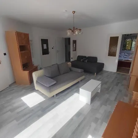 Malomrev Apartmanhaz バヤ