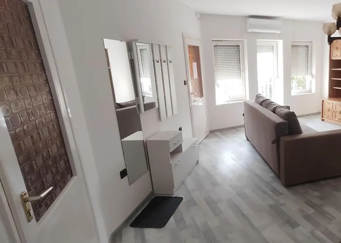 Lägenhet Malomrev Apartmanhaz *